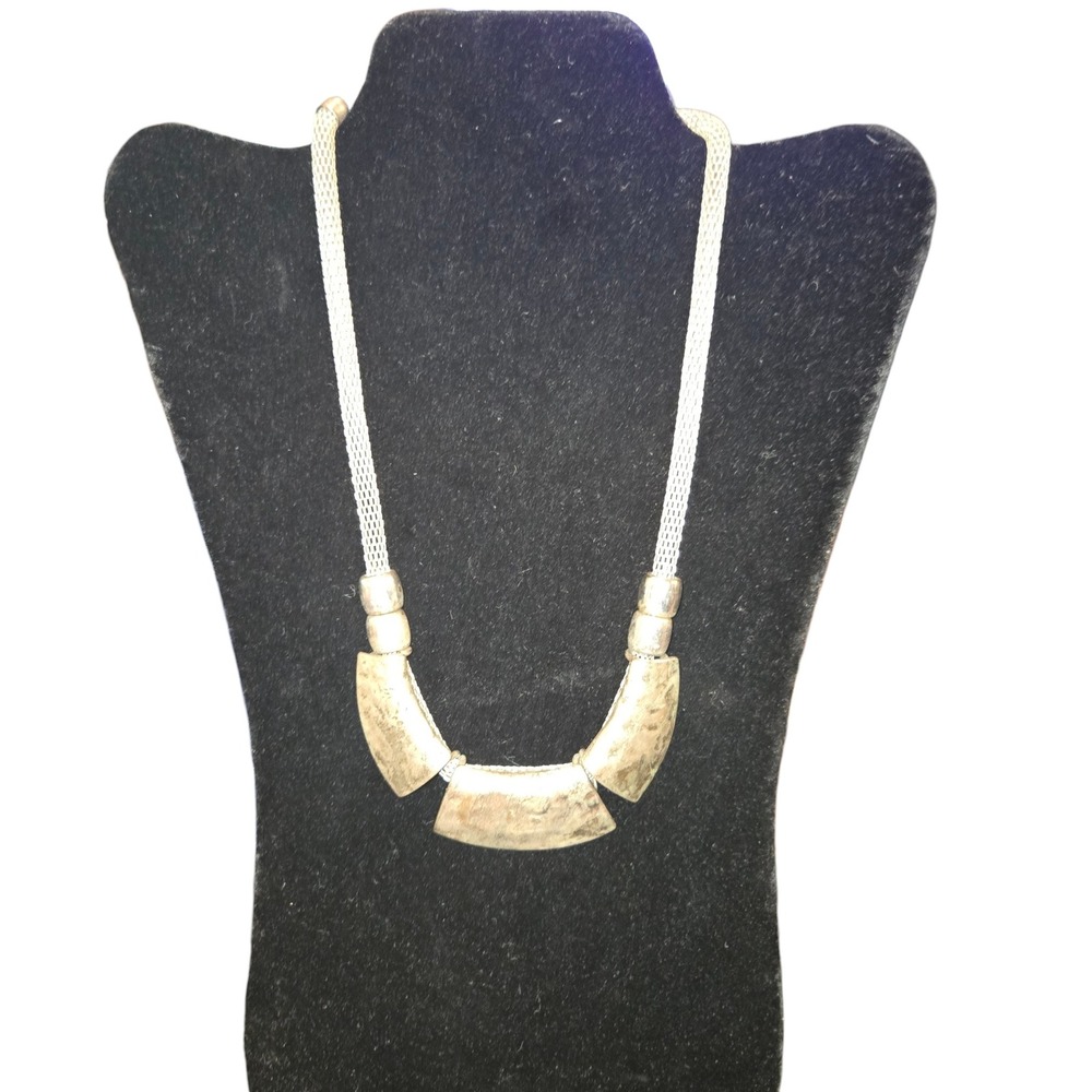 Unsigned Necklace Women 18" Silver/Pewter Tone Brutalist Mesh Chain Bib Hammered